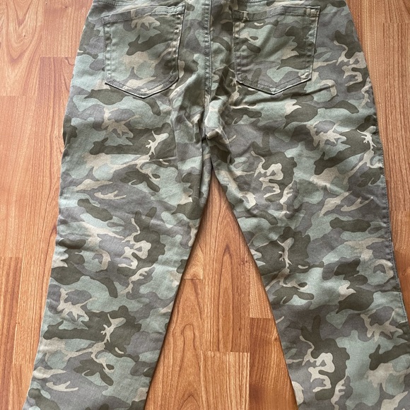 Old Navy Rock Star - Size 8petite - Picture 3 of 4